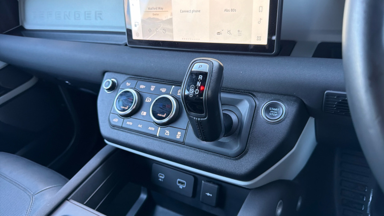 Land Rover Defender 2.0 P300 SE 90 3dr Auto Petrol Estate